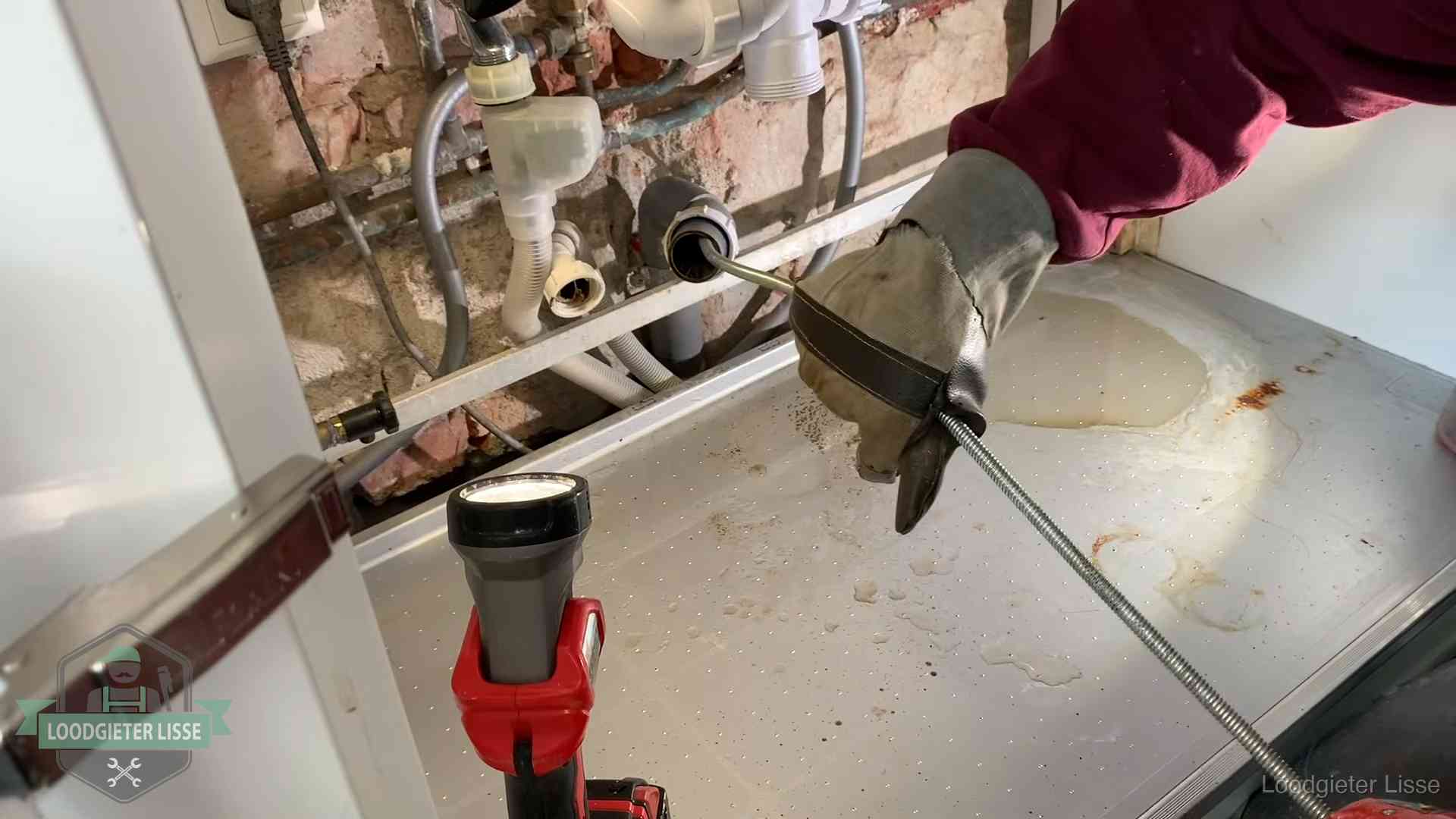 Je riool goed houden in Lisse Ontstoppingsveer wordt preventief door een afvoeraansluiting gehaald in Lisse